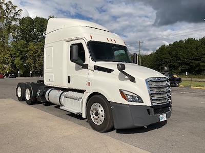 Used 2020 Freightliner Cascadia Detroit DD15AT Semi Truck with Sleeper Cab for sale #286249 - photo 1
