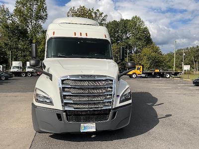 Used 2020 Freightliner Cascadia Detroit DD15AT Semi Truck with Sleeper Cab for sale #286249 - photo 2