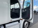 Used 2020 Freightliner Cascadia Detroit DD15AT Semi Truck with Sleeper Cab for sale #286249 - photo 13