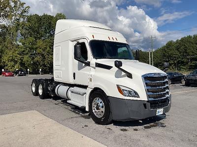 Used 2020 Freightliner Cascadia Detroit DD15AT Semi Truck with Sleeper Cab for sale #286250 - photo 1