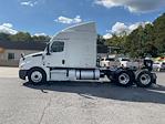 Used 2020 Freightliner Cascadia Detroit DD15AT Semi Truck with Sleeper Cab for sale #286250 - photo 4