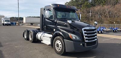 Used 2020 Freightliner Cascadia - photo 1