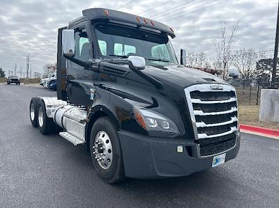 Used 2020 Freightliner Cascadia - photo 1
