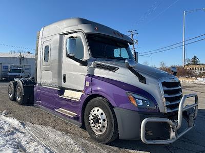Used 2020 Freightliner Cascadia Detroit DD15AT Semi Truck with Sleeper Cab for sale #289660 - photo 1