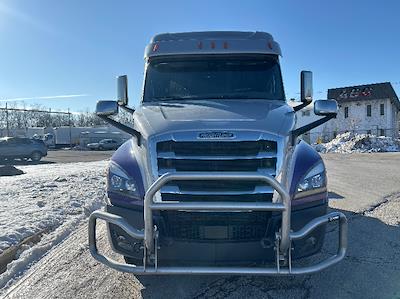 Used 2020 Freightliner Cascadia Detroit DD15AT Semi Truck with Sleeper Cab for sale #289660 - photo 2