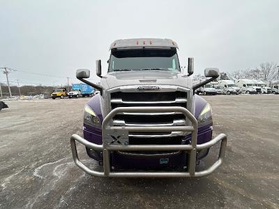 Used 2020 Freightliner Cascadia Detroit DD15AT Semi Truck with Sleeper Cab for sale #289662 - photo 2