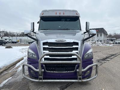 Used 2020 Freightliner Cascadia Detroit DD15AT Semi Truck with Sleeper Cab for sale #289663 - photo 2