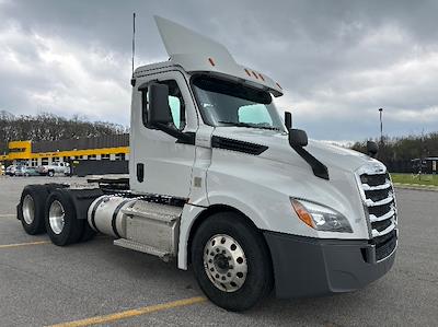 Used 2020 Freightliner Cascadia Detroit DD13 Semi Truck for sale #289821 - photo 1