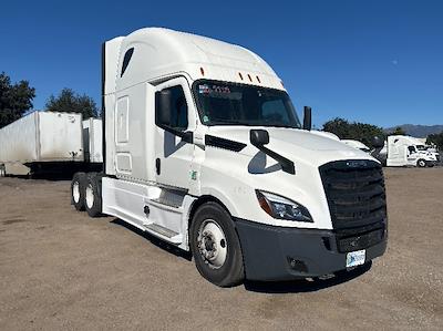 Used 2020 Freightliner Cascadia - photo 1