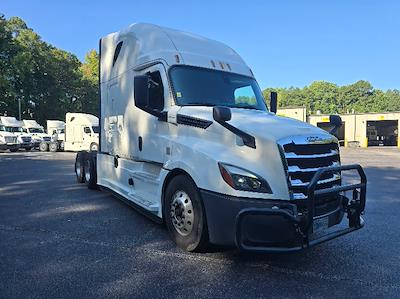 Used 2020 Freightliner Cascadia Detroit DD15AT Semi Truck with Sleeper Cab for sale #291365 - photo 1
