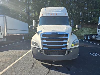 Used 2020 Freightliner Cascadia Detroit DD15AT Semi Truck with Sleeper Cab for sale #291375 - photo 2
