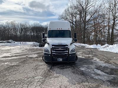 Used 2020 Freightliner Cascadia Detroit DD15AT Semi Truck with Sleeper Cab for sale #291376 - photo 2