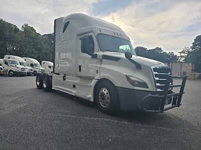 Used 2020 Freightliner Cascadia Detroit DD15AT Semi Truck with Sleeper Cab for sale #291378 - photo 1