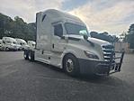 Used 2020 Freightliner Cascadia Detroit DD15AT Semi Truck with Sleeper Cab for sale #291378 - photo 1