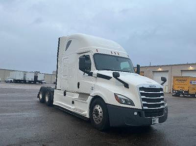 Used 2020 Freightliner Cascadia - photo 1