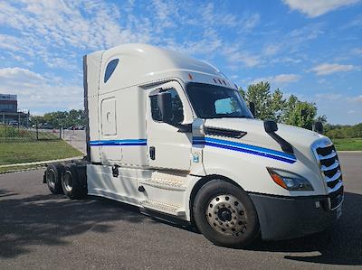 Used 2020 Freightliner Cascadia Detroit DD15AT Semi Truck with Sleeper Cab for sale #291395 - photo 1