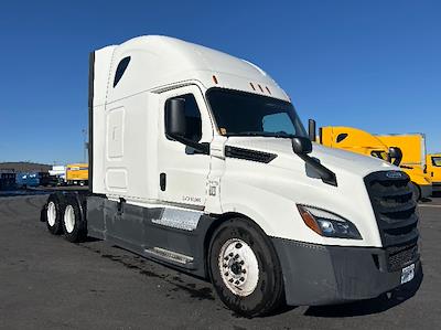 Used 2020 Freightliner Cascadia Detroit DD15AT Semi Truck with Sleeper Cab for sale #291608 - photo 1
