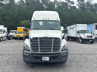 Used 2020 Freightliner Cascadia Detroit DD15AT Semi Truck with Sleeper Cab for sale #292224 - photo 2