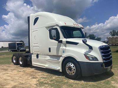 Used 2020 Freightliner Cascadia Detroit DD15AT Semi Truck with Sleeper Cab for sale #292382 - photo 1
