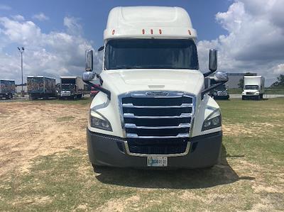 Used 2020 Freightliner Cascadia Detroit DD15AT Semi Truck with Sleeper Cab for sale #292382 - photo 2