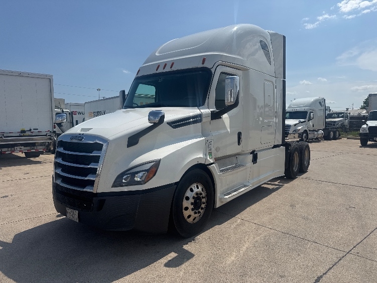 Used 2020 Freightliner Cascadia - photo 5