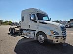 Used 2020 Freightliner Cascadia Detroit DD15AT Semi Truck with Sleeper Cab for sale #295168 - photo 1