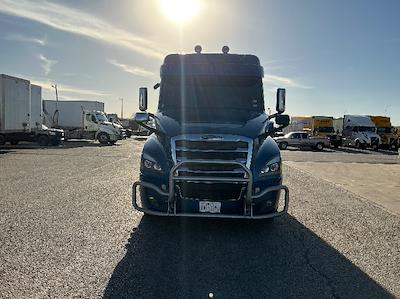 Used 2020 Freightliner Cascadia Detroit DD15AT Semi Truck with Sleeper Cab for sale #295444 - photo 2