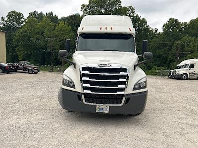 Used 2020 Freightliner Cascadia Detroit DD15AT Semi Truck with Sleeper Cab for sale #296653 - photo 2