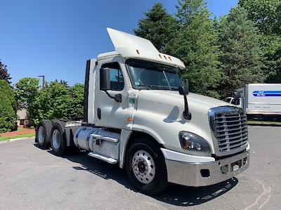 Used 2018 Freightliner Cascadia - photo 1