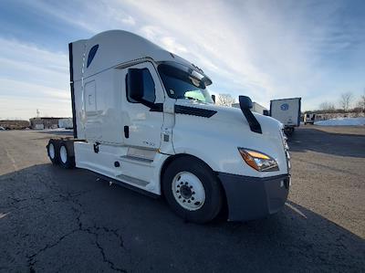 Used 2020 Freightliner Cascadia - photo 1