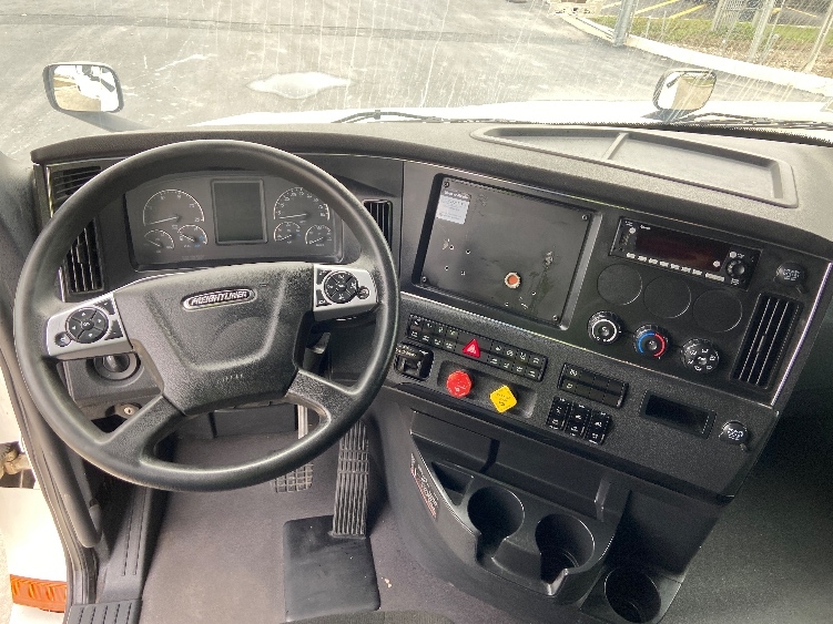Used 2023 Freightliner Cascadia - photo 13