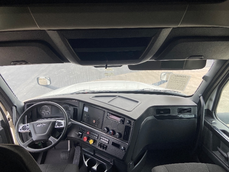 Used 2023 Freightliner Cascadia - photo 14