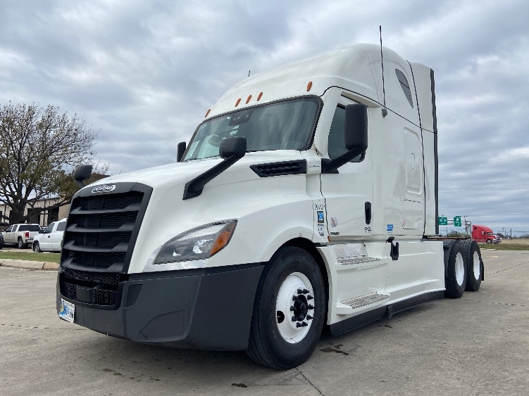 Used 2023 Freightliner Cascadia - photo 5
