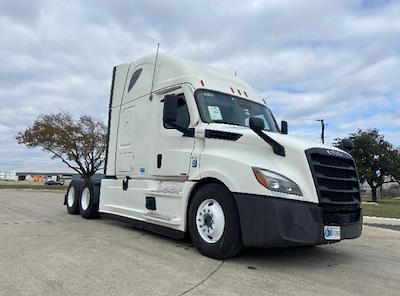 Used 2023 Freightliner Cascadia - photo 1