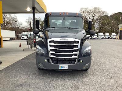 Used 2020 Freightliner Cascadia Detroit DD15AT Semi Truck for sale #301702 - photo 2