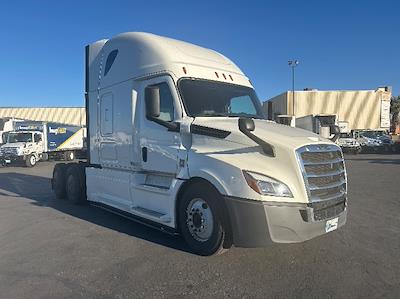 Used 2020 Freightliner Cascadia Detroit DD15AT Semi Truck with Sleeper Cab for sale #301735 - photo 1