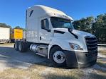 Used 2020 Freightliner Cascadia Detroit DD15AT Semi Truck with Sleeper Cab for sale #302095 - photo 1