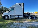 Used 2020 Freightliner Cascadia Detroit DD15AT Semi Truck with Sleeper Cab for sale #302095 - photo 4