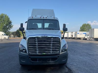 Used 2020 Freightliner Cascadia Detroit DD15AT Semi Truck for sale #302305 - photo 2
