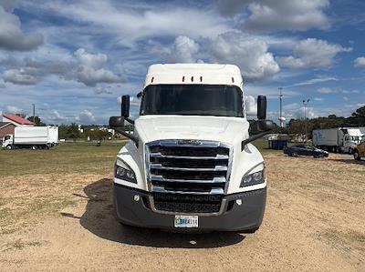 Used 2020 Freightliner Cascadia Detroit DD15AT Semi Truck with Sleeper Cab for sale #302586 - photo 2