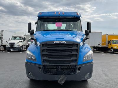 Used 2019 Freightliner Cascadia - photo 1