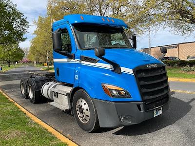 Used 2019 Freightliner Cascadia - photo 1