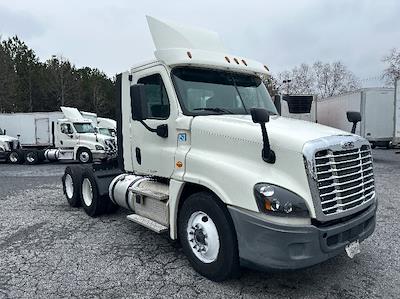 Used 2018 Freightliner Cascadia - photo 1
