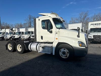 Used 2018 Freightliner Cascadia - photo 1