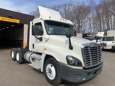 Used 2018 Freightliner Cascadia - photo 1