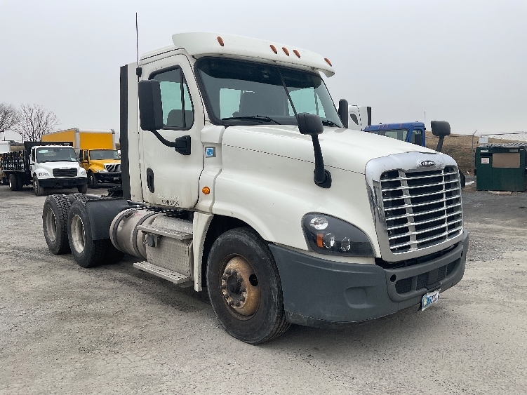 Used 2018 Freightliner Cascadia - photo 1