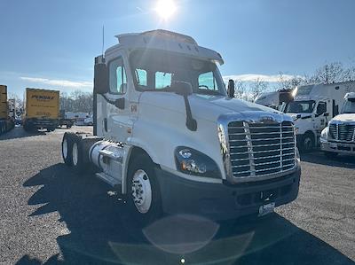 Used 2018 Freightliner Cascadia - photo 1