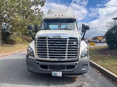 Used 2018 Freightliner Cascadia Detroit DD13 Semi Truck for sale #303397 - photo 2