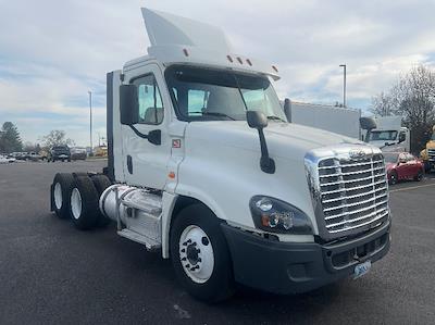 Used 2018 Freightliner Cascadia - photo 1