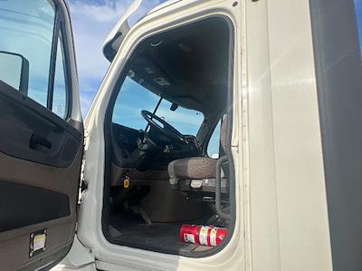 Used 2018 Freightliner Cascadia - photo 1